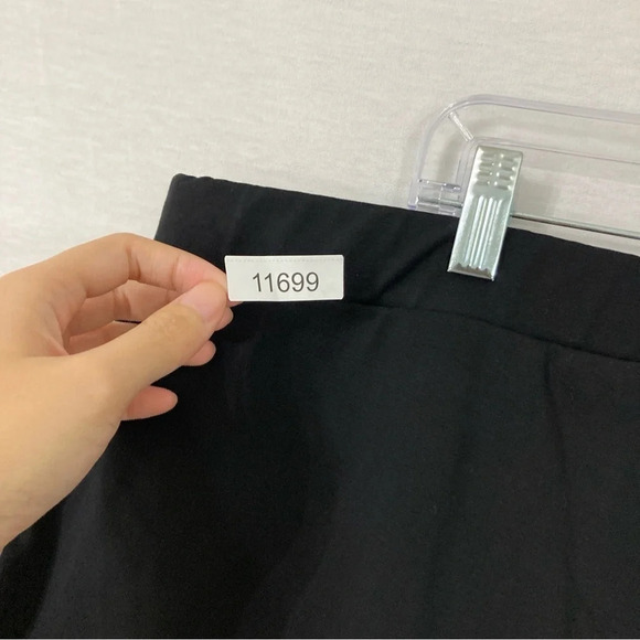 Susan Graver Black Soft Stretch Pull-on Cropped Pants size 3X - Picture 9 of 9